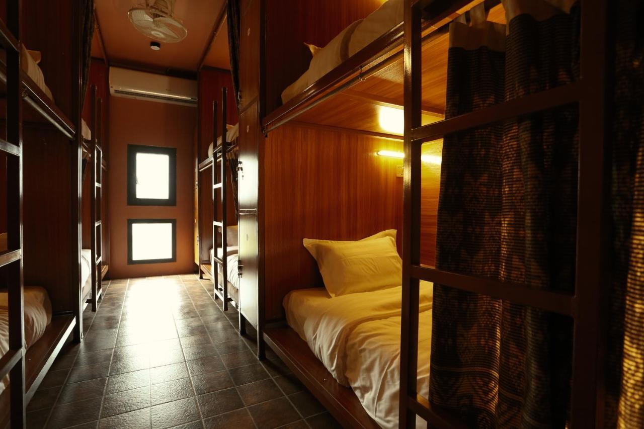 House Of Jars Hostel Vientiane Bagian luar foto